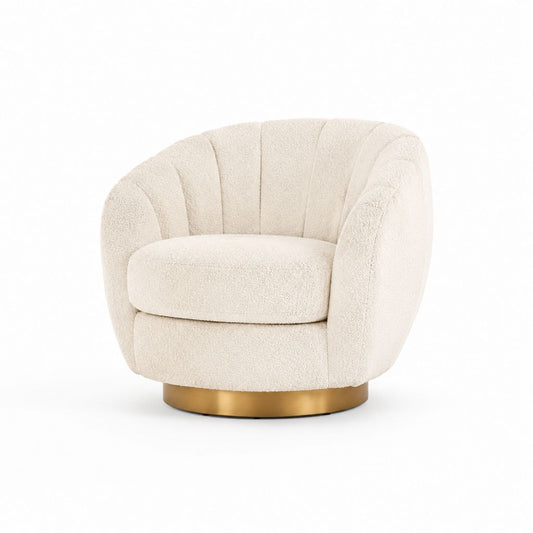 Poltrona da soggiorno bouclé crema con base in acciaio color ottone 82 x 76 x 78 cm